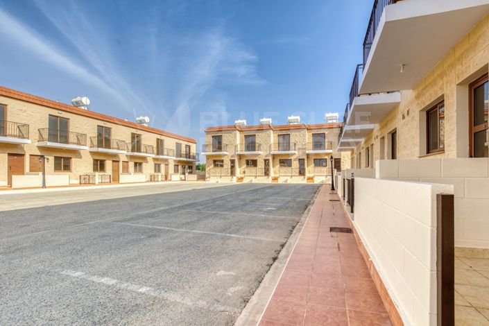 Image No.18-2 Bed Townhouse for sale