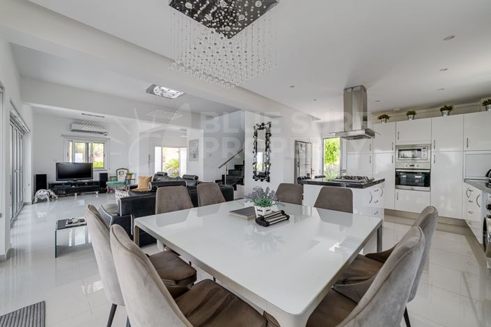 Image No.6-3 Bed Villa for sale