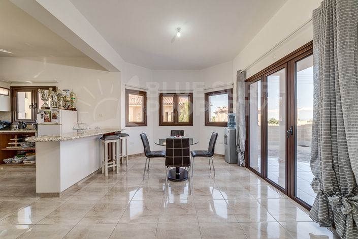 Image No.7-Villa de 4 chambres à vendre à Frenaros