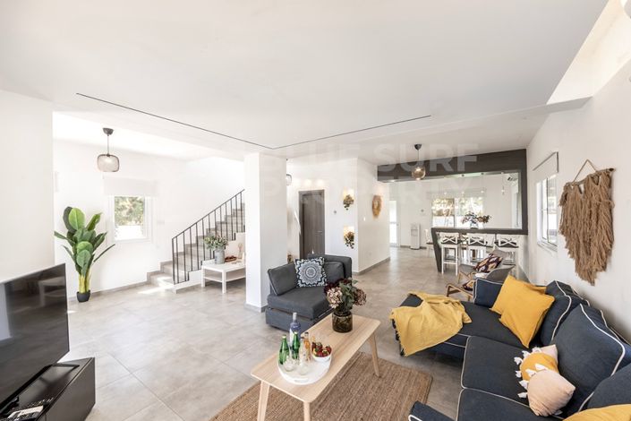 Image No.2-4 Bed Villa for sale