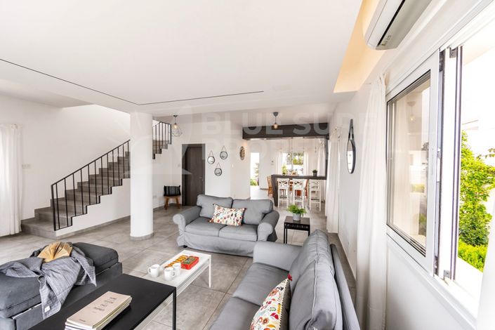 Image No.2-3 Bed Villa for sale