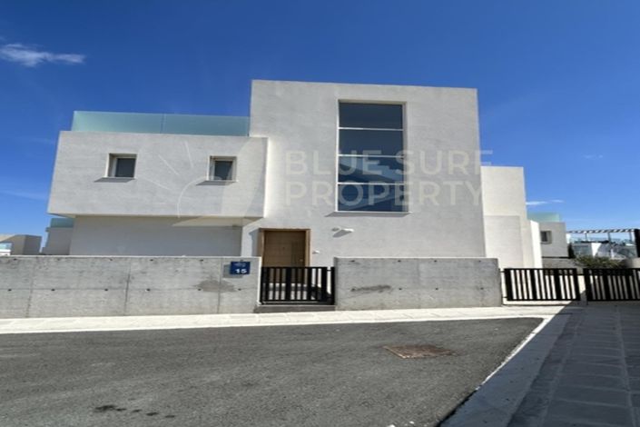 Image No.1-4 Bed Villa for sale