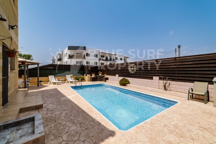 Image No.17-2 Bed Property for sale