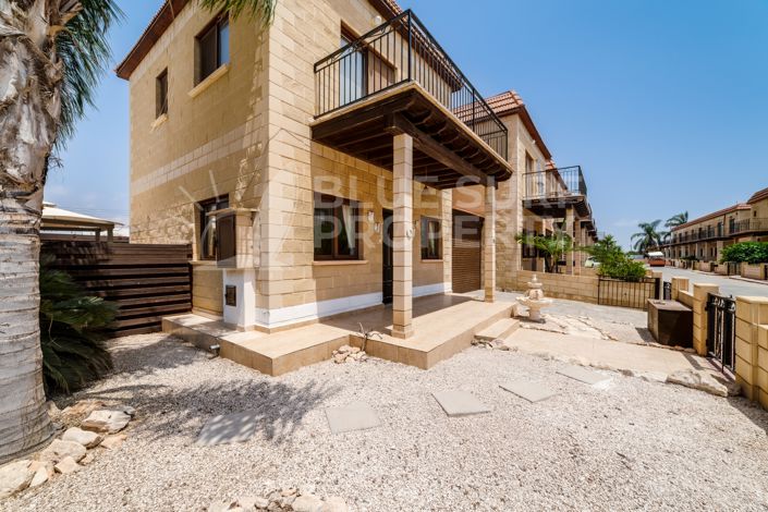 Image No.21-2 Bed Property for sale