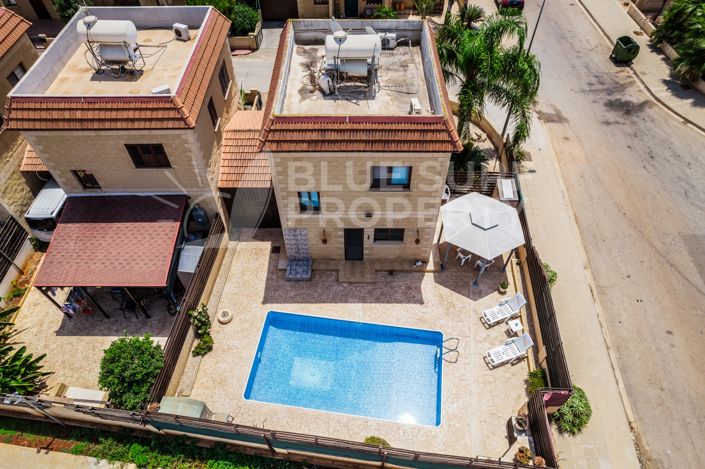 Image No.25-2 Bed Property for sale