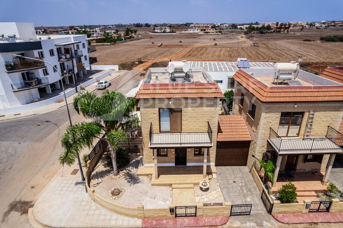 Image No.27-2 Bed Property for sale