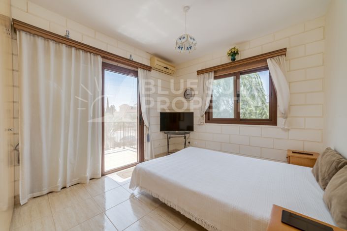 Image No.9-2 Bed Property for sale