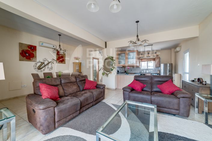 Image No.4-Propriété de 3 chambres à vendre à Avgorou