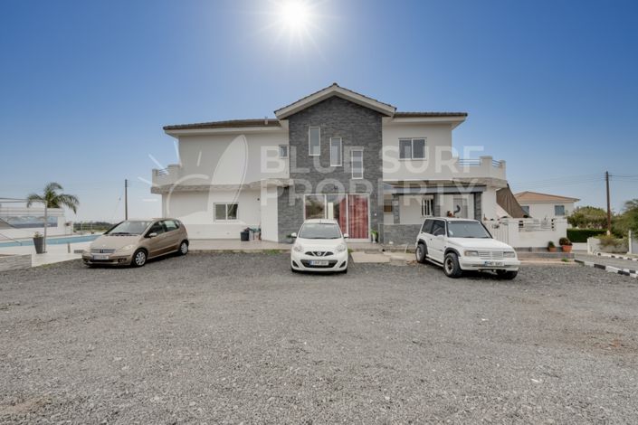 Image No.57-6 Bed Villa for sale