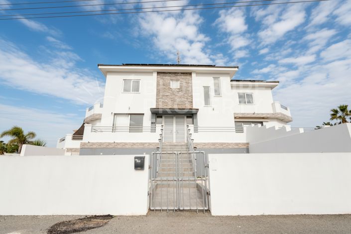 Image No.58-6 Bed Villa for sale