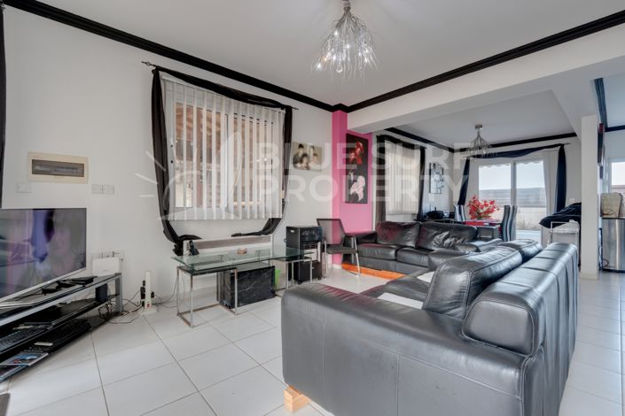 Image No.3-3 Bed Villa for sale