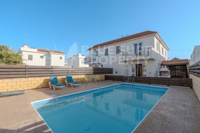 blues-003833-p-w-7en0fq8yb