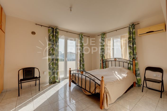 Image No.11-3 Bed Property for sale