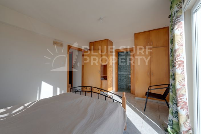 Image No.12-3 Bed Property for sale