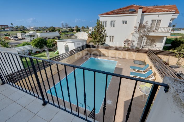 Image No.19-3 Bed Property for sale