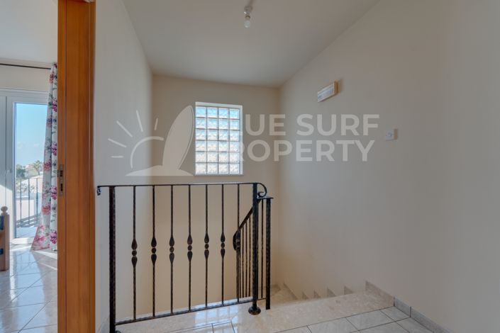 Image No.26-3 Bed Property for sale