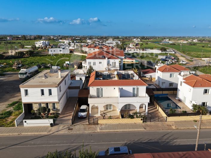 Image No.37-3 Bed Property for sale