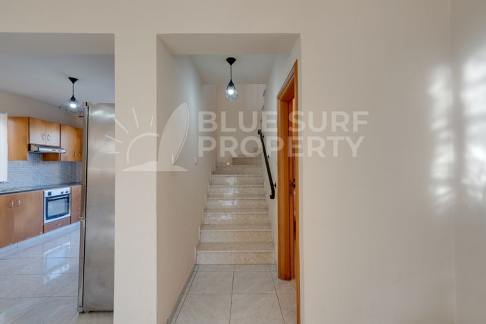 Image No.10-3 Bed Property for sale