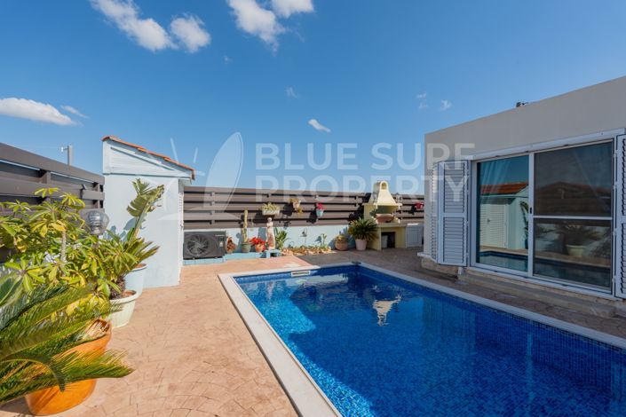 Image No.20-2 Bed Bungalow for sale