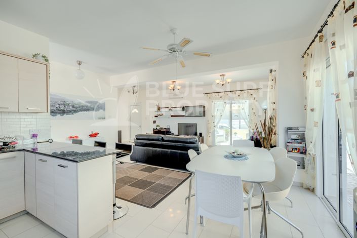 Image No.11-3 Bed Property for sale