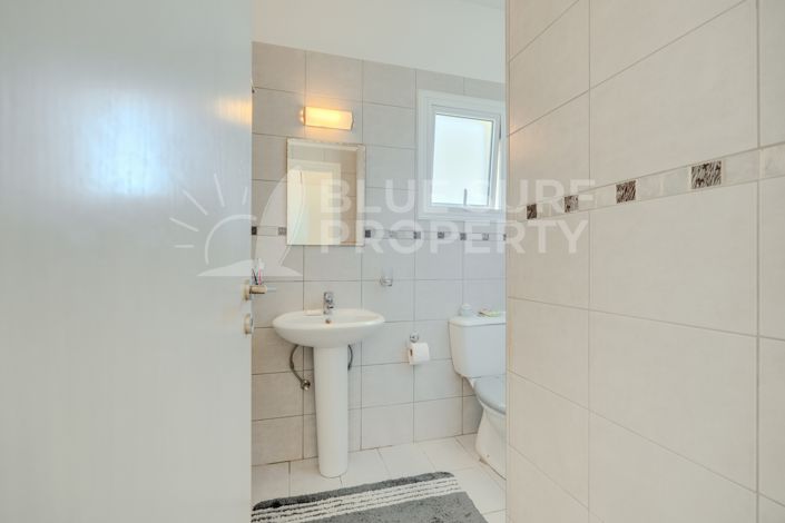 Image No.17-3 Bed Property for sale