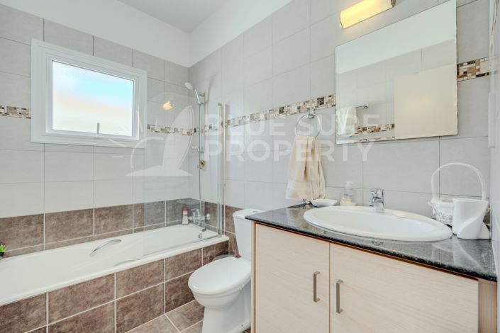 Image No.21-3 Bed Property for sale