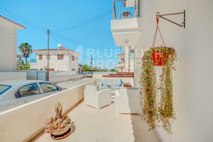 Image No.28-3 Bed Property for sale