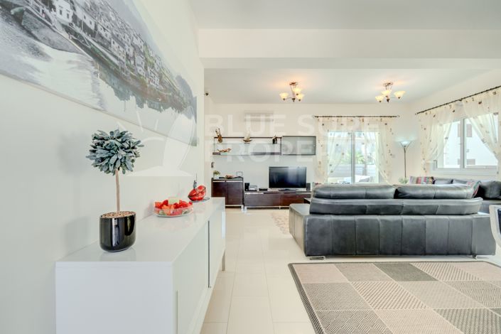 Image No.6-3 Bed Property for sale