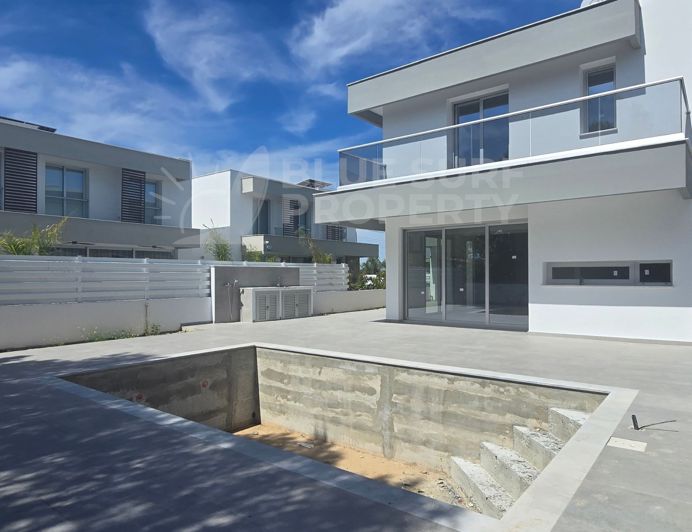 Image No.3-4 Bed Villa for sale