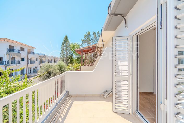 Image No.21-2 Bed Townhouse for sale