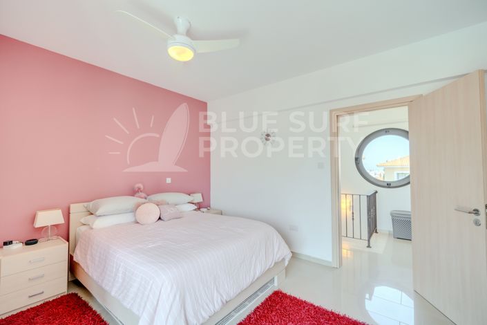 Image No.26-3 Bed Townhouse for sale