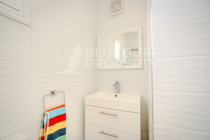 Image No.18-2 Bed Property for sale