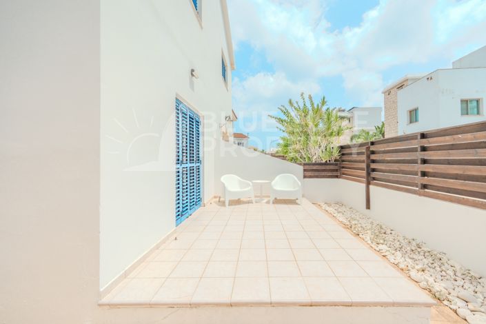 Image No.25-2 Bed Property for sale