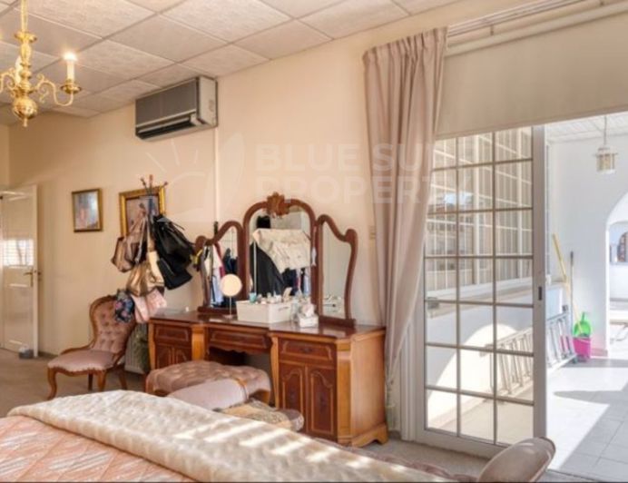 Image No.12-7 Bed Villa for sale