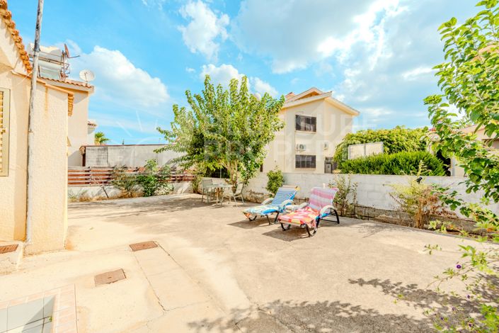 Image No.20-2 Bed Bungalow for sale