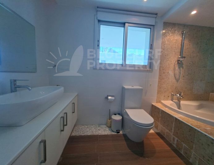 Image No.18-2 Bed Townhouse for sale