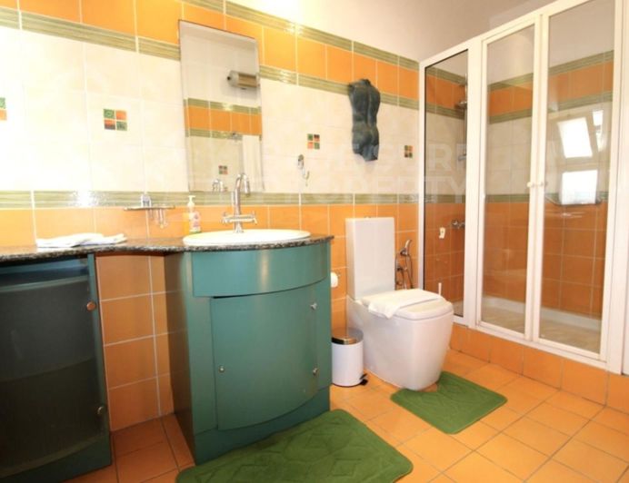 Image No.16-3 Bed Property for sale