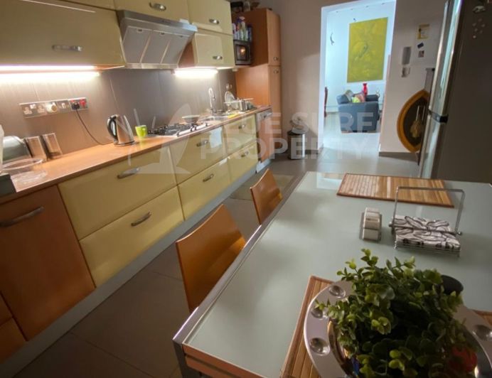 Image No.20-3 Bed Property for sale