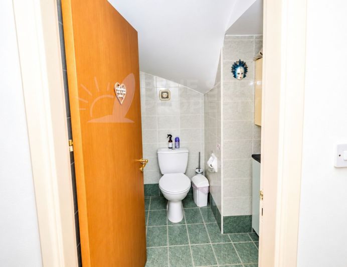 Image No.10-3 Bed Property for sale