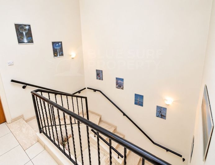 Image No.11-3 Bed Property for sale