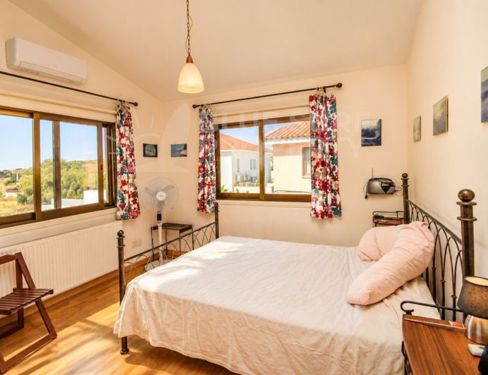 Image No.20-3 Bed Property for sale