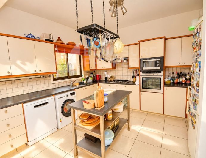 Image No.6-3 Bed Property for sale