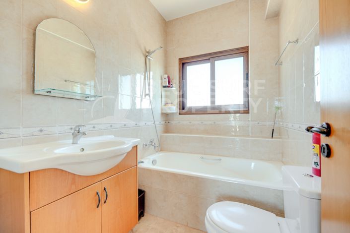 Image No.25-3 Bed Villa for sale