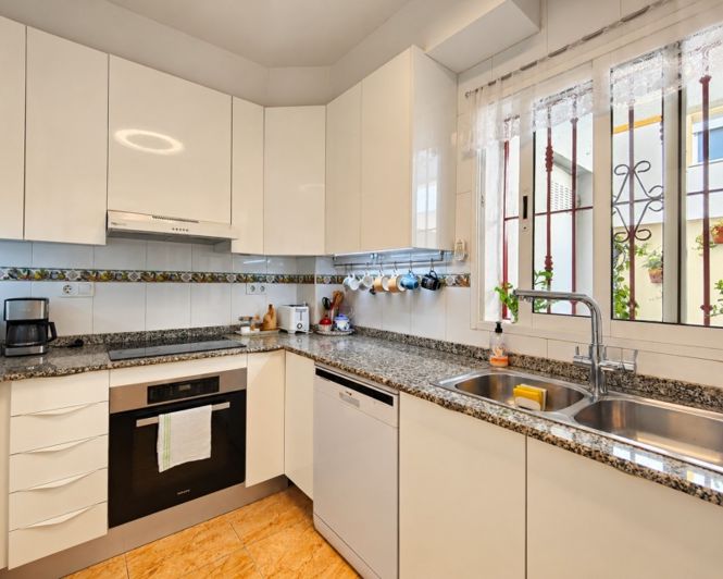 Image No.16-3 Bed Townhouse for sale