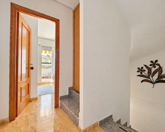 Image No.20-3 Bed Townhouse for sale
