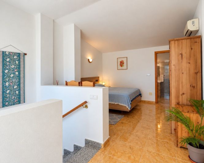Image No.29-3 Bed Townhouse for sale