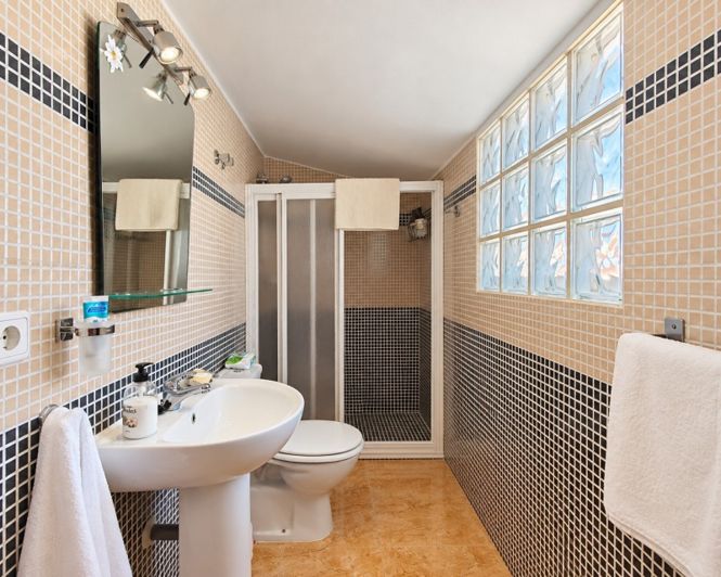Image No.31-3 Bed Townhouse for sale