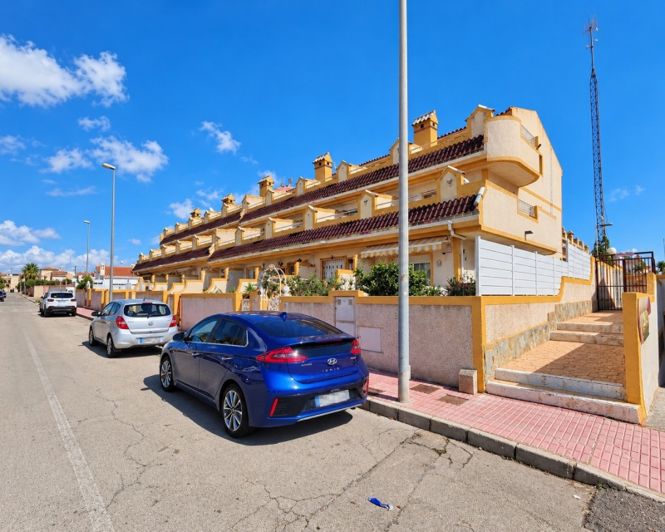 Image No.40-3 Bed Townhouse for sale