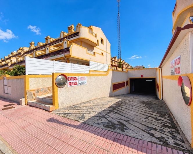 Image No.41-3 Bed Townhouse for sale