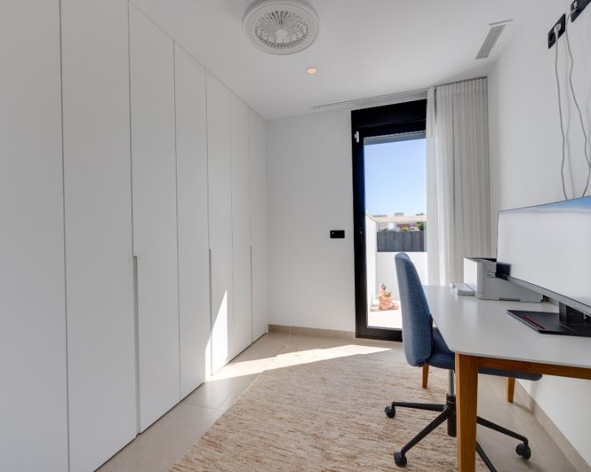 Image No.21-3 Bed Apartment for sale